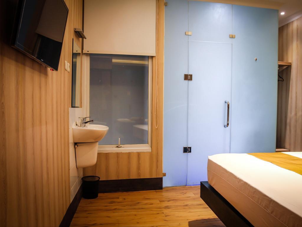 Madu Inn Jakarta Room photo